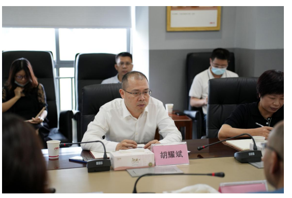 光明集团纪委书记胡耀斌带队调研晨光乳业